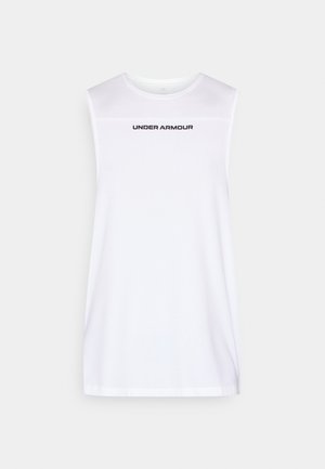 Balti be rankovių sportiniai marškinėliai iš lygaus audinio, suapvalintu kaklu ir juodu „UNDER ARMOUR" logotipu per krūtinę.