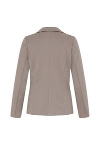 Blazer beige pour femme, taillé sur mesure, manches longues et col structuré, vu de dos sur fond blanc.