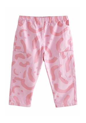 Pantalon cargo rose avec un motif abstrait ludique, comprenant deux poches latérales et une taille élastique pour un ajustement confortable.