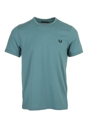 T-shirt simple à manches courtes couleur sarcelle avec col rond et petit logo noir de couronne de laurier sur la poitrine gauche.
