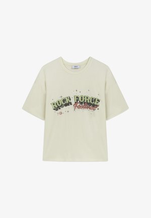 Kremowa, oversize'owa koszulka bawełniana z graficznym nadrukiem z tekstem "ROCK FORCE Festival" w zielonym i czerwonym kolorze.