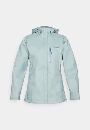 Casaco impermeável azul claro com capuz, bolso no peito com fecho, punhos ajustáveis e uma marcação discreta na frente. Tecido suave e durável.