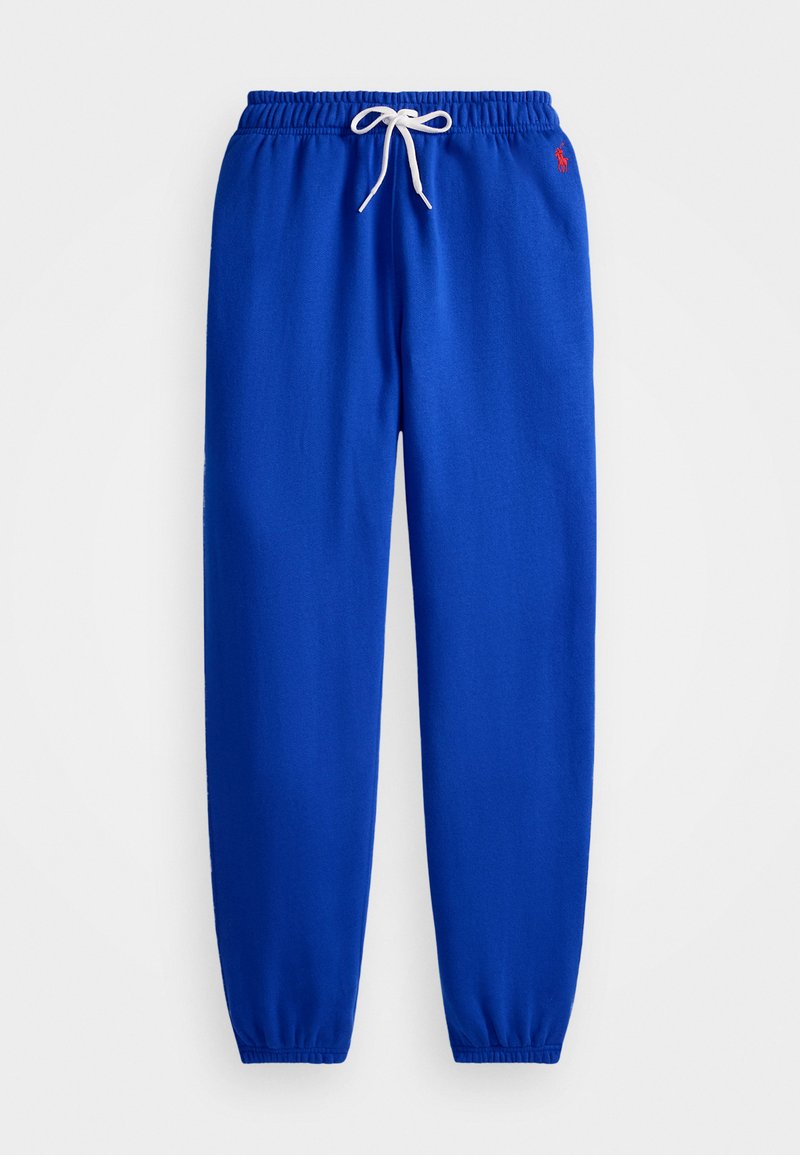 Pantalon de jogging bleu en tissu doux avec une taille élastique et un cordon blanc. Manches ajustées et logo rouge sur la jambe gauche.