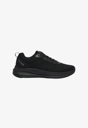 Baskets de sport noires avec tige en mesh, fermeture à lacets, semelle coussinée à motif, et texte "S.Oliver" sur la languette du talon.