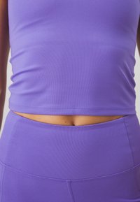 Girlfriend Collective GEMMA SCOOP TANK - Top - wild iris