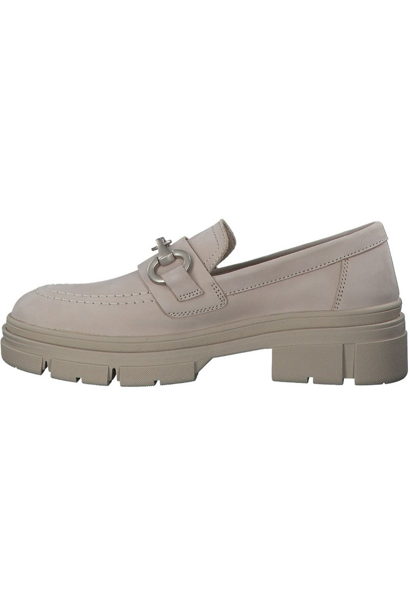 Beige leren instapshoe met een ronde neus, gestikte details en een decoratieve gesp. Dikke rubberen zool met een profielpatroon.
