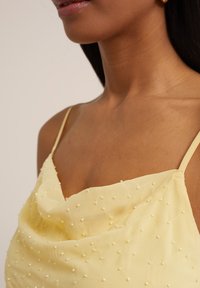 WE Fashion Společenské šaty - yellow