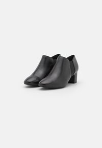 Marks & Spencer Botki