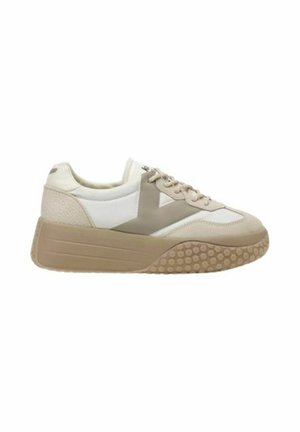 Sneaker beige e bianche con una tomaia testurizzata, suola in gomma prominente e leggeri accenti; forma arrotondata con un design a strati.