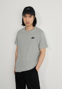 Nike Sportswear - CLUB TEE - Basic póló - dark grey heather/black Miniatűr kép 1