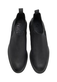 Melni ādas slip-on apavi ar gludu tekstūru, noapaļotu purngala daļu un diviem vilkšanas cilpām. Iekšējais zole ir ar zīmola teksturētu dizainu.