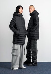 Rains LOHJA LONG PUFFER JACKET UNISEX - Manteau d'hiver - black
