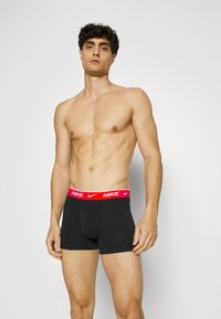 Nike Underwear TRUNK 3 PACK - Calzoncillos - black/electro purple/orange