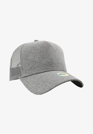 Színes logóval ellátott kör alakú címkéjű, ívelt karimájú, hálós hátsó résszel készült szövet sapka.