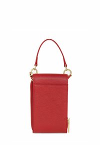 Czerwona skórzana torebka o strukturalnym prostokątnym kształcie, z górnym uchwytem i złotymi akcentami. Teksturowana powierzchnia z detalem w postaci zamka.
