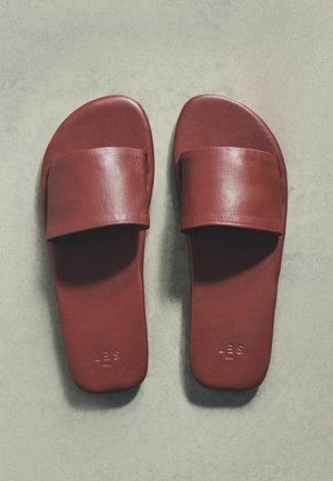 THE SET, REGULAR FIT - SLIP ON MULE CASUAL SANDALS . - Slip-on sandaler - burgundy red leather