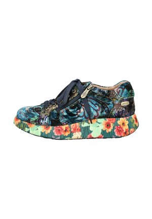 Basket basse en tissu paisley bleu et noir, avec des lacets marine, une fermeture éclair sur le côté et une semelle épaisse décorée de motifs floraux colorés.