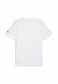 Hvid kortærmet T-shirt med rund hals, der har et lille rødt logo på venstre ærme. Blødt bomuldsstof, minimalistisk design.