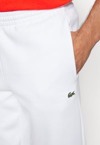 Lacoste Sport CLASSIC - Treningo apatinė dalis - white