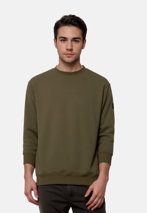Olivgrüner Pullover aus weichem Stoff. Hat einen Rundhalsausschnitt, gerippte Bündchen und dezente Markenkennzeichnung auf der Vorderseite. Einfaches Design.