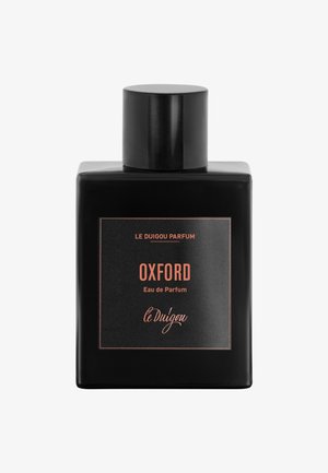 Schwarze rechteckige Parfümflasche mit einem quadratischen schwarzen Etikett mit der Aufschrift "OXFORD Eau de Parfum" von Le Duigou.