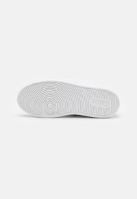 Gabor Trainers - pino/stone