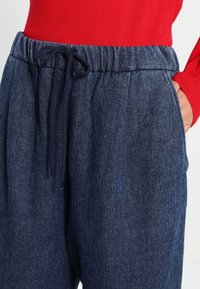 Kings Of Indigo Tygbyxor - dark blue