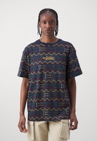 Columbia SEQUOIA GROVE™ TEE - Majica kratkih rukava s printom - collegiate navy/horizons