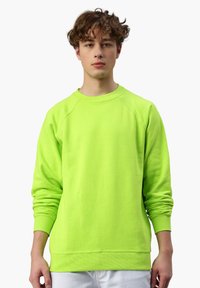 Felpa verde neon in un tessuto morbido, con colletto a girocollo e maniche raglan. I polsini e l'orlo sono a coste per una maggiore texture.