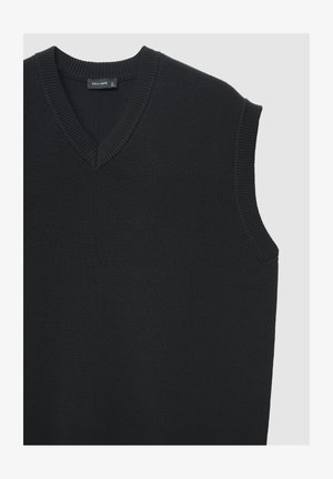 Schwarzer ärmelloser Strickpullover mit V-Ausschnitt und gerippten Kanten. Hergestellt aus einem strukturierten Stoff, mit einem Etikett am Halsausschnitt.