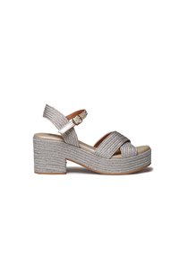 Sandali zeppa con cinturini e punta aperta, con tomaia intrecciata in argento metallizzato, sottopiede beige e tacco a blocco testurizzato per una maggiore stabilità.