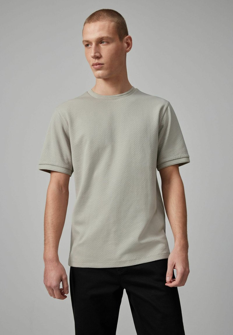 Next - TEXTURED REGULAR FIT - Pamata T-krekls - grey, Palielināt