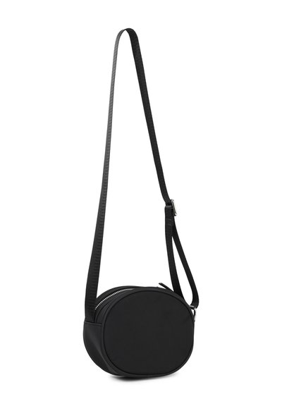 Borsa a tracolla nera di forma circolare, realizzata in materiale sintetico liscio. Caratterizzata da una lunga tracolla regolabile e una zip metallica.
