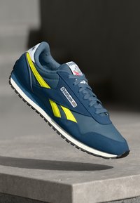 Atlasīts, shadow/batik blue/solar acid yellow