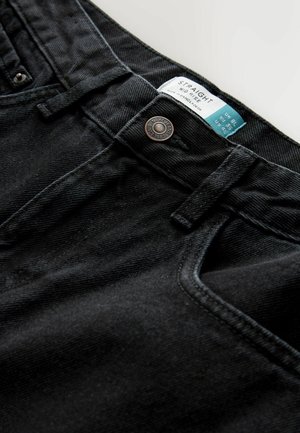 Svarta raka jeans med medelhög midja, metallknappstängning och etikett med varumärkesinformation. Texturerad denimtyg.