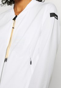 Icepeak Chaqueta de entrenamiento - white
