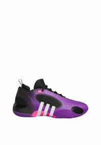 Baskets de sport violettes et noires avec un dégradé lisse, un design perforé, des rayures blanches et des accents roses. Présentent un dessus en maille noire texturée.