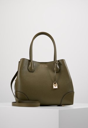 Torba na ramię Michael Kors z oliwkowej skóry z dwoma uchwytami, odpinanym paskiem na ramię i małym złotym zawieszonym kłódką.