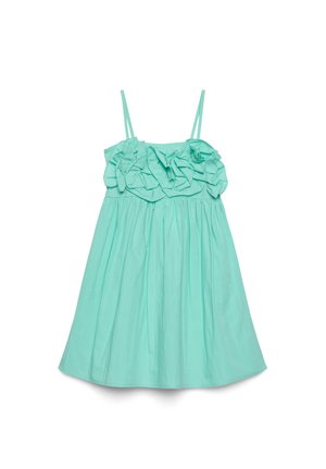 Vestito turchese chiaro senza maniche con spalline sottili, vita raccolta e dettaglio in tessuto arricciato sul petto.