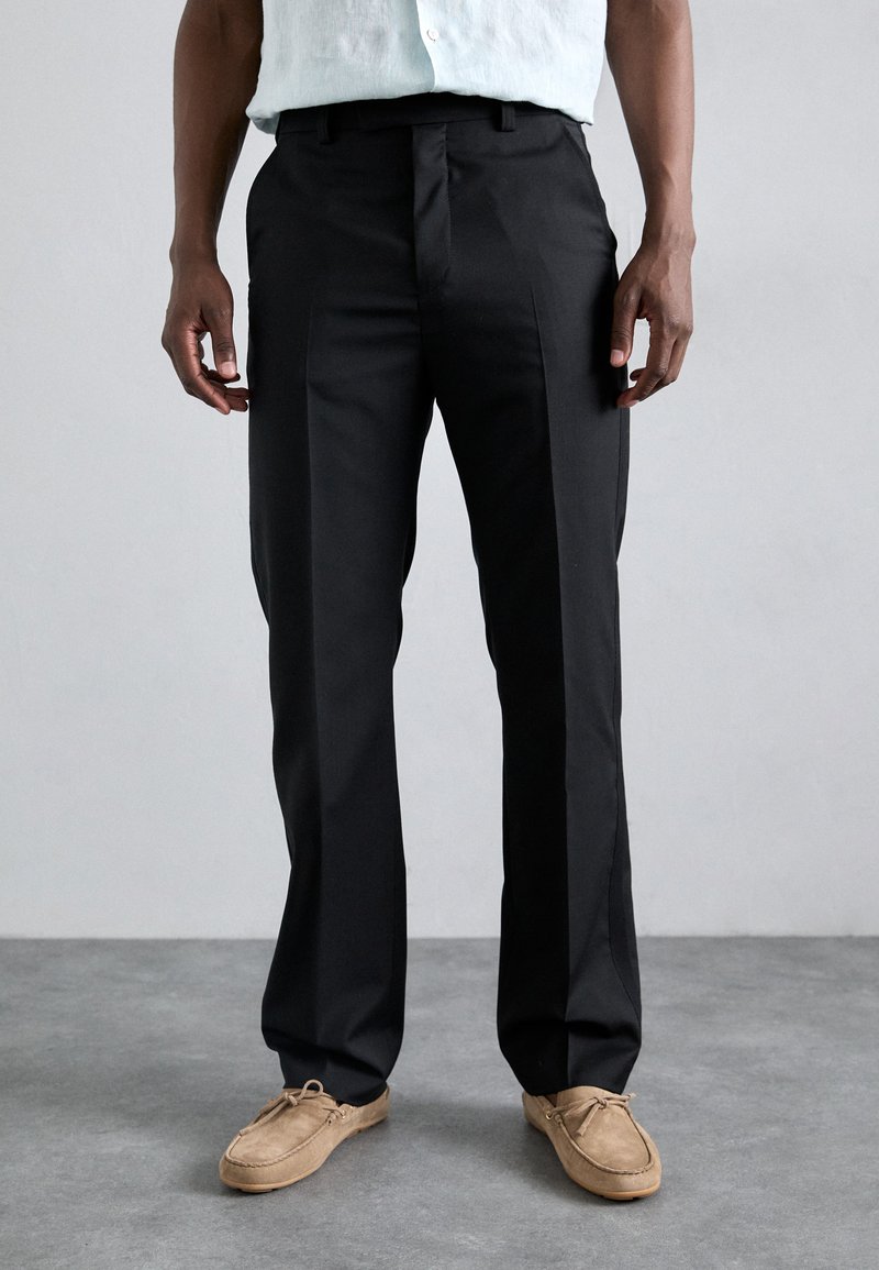 Tiger of Sweden - TOMMIE  - Pantalones - black, Ampliar