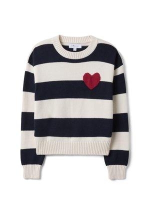 Maglione a righe crema e blu navy in maglia con maniche lunghe, polsini e orlo a coste, e un cuore rosso sul lato sinistro del petto.