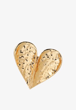 Ace de inimă din metal bătut cu ton auriu, având o suprafață texturată și reflectorizantă, pe un fundal alb.