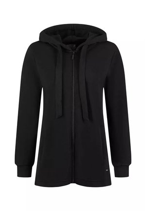 Czarna bluza z kapturem na zamek, z długimi rękawami, płaskimi sznurkami i luźnym krojem. Wykonana z gładkiego materiału bez widocznych wzorów czy dodatków.