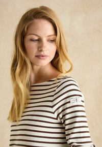 Tom Joule REGULAR FIT - HARBOUR BOAT NECK BRETON - Langarmshirt - brown cream