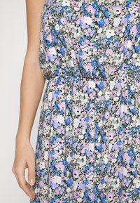 ONLY Petite Długa sukienka