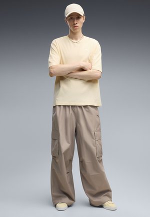 Puma, ESSENTIALS EXTREME OVERSIZED CARGOHOSE - Cargobukser - mouse gray