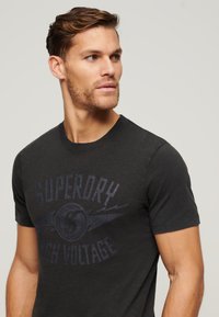 Superdry & Co RETRO ROCKER GRAPHIC  - T-shirts print - washed black
