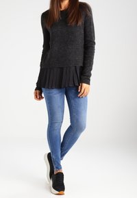 Object Sweter
