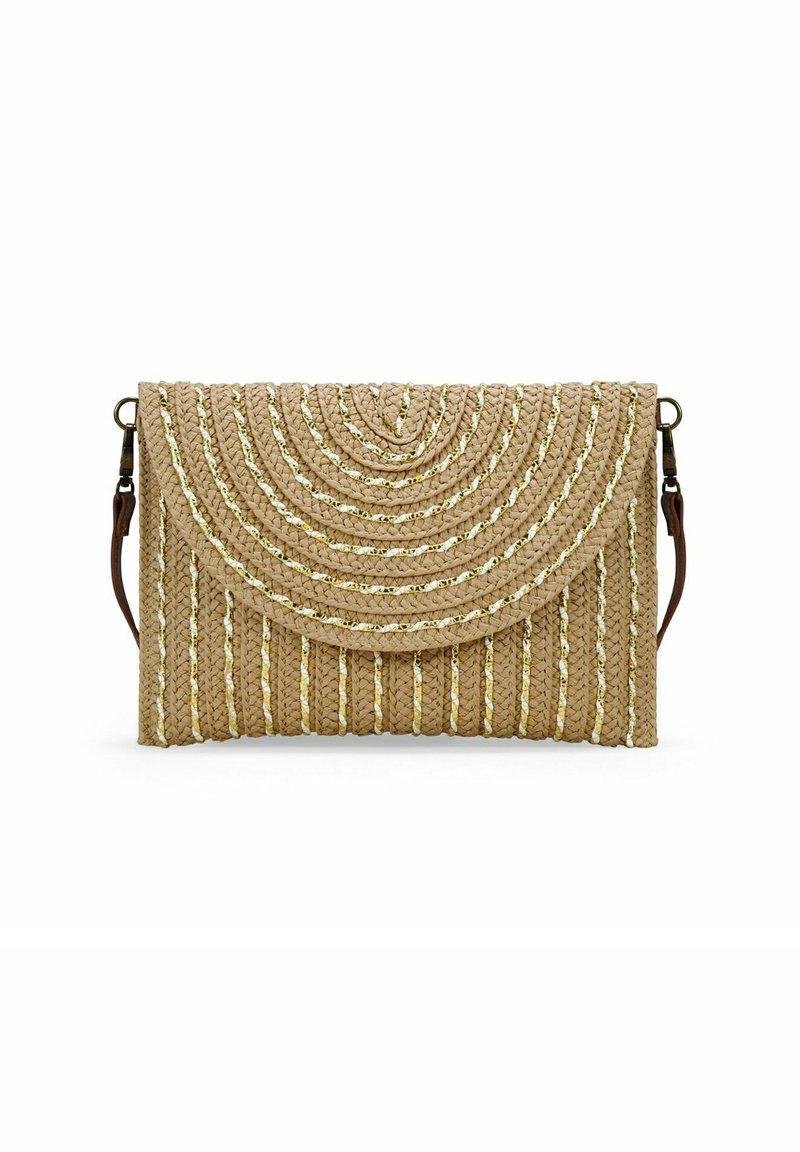 Bolso de mano de paja trenzada con un patrón circular en la solapa, en un color beige, con acentos dorados y una correa marrón desmontable.