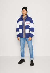 Tommy Jeans TIMELESS - Vindjakke - pilot blue/multi